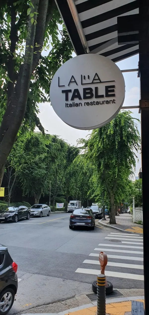 LALA TABLE