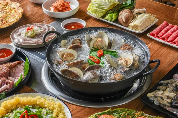 Yeongtong Baekhap Kalguksu Gangnam Branch, photo 3