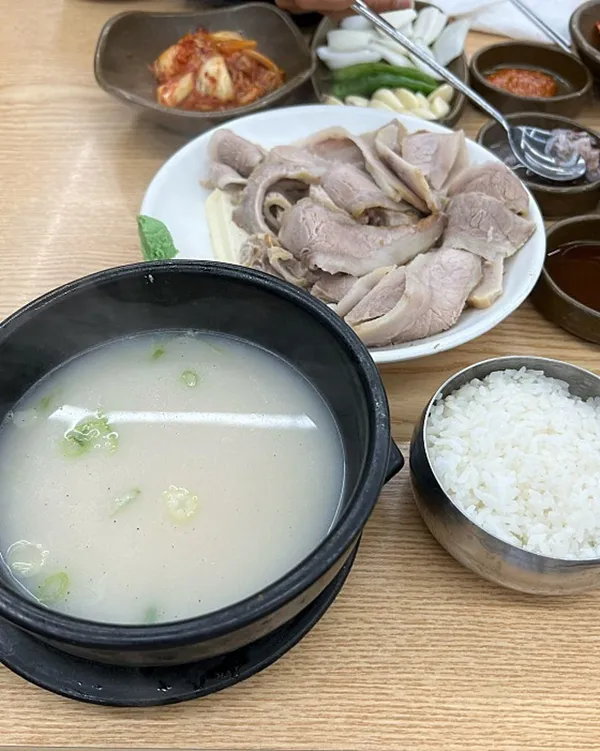 영진돼지국밥 사진 3