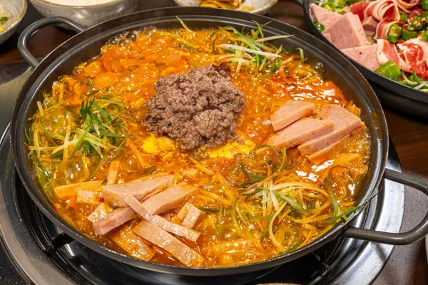 청원식당 부대찌개를 끓이다 천안두정본점 사진 4