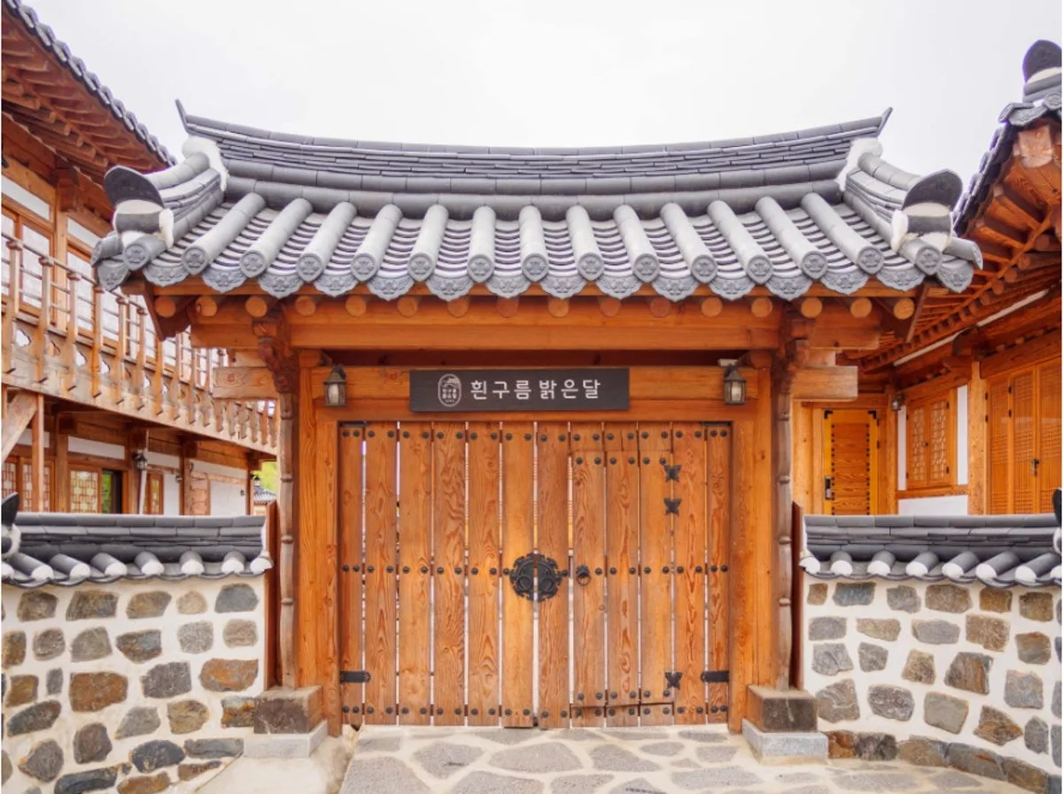 흰구름밝은달