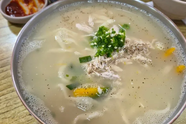 명품닭칼국수