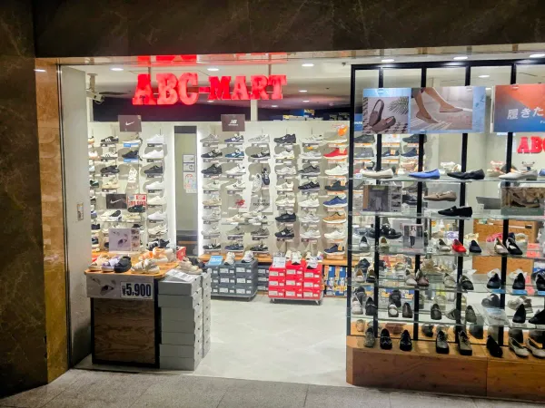 ABC-MART GRANSTA Marunouchi, photo 2