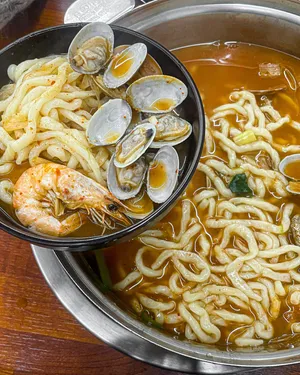 Gaetbeol Bajirak Son Kalguksu Main Branch