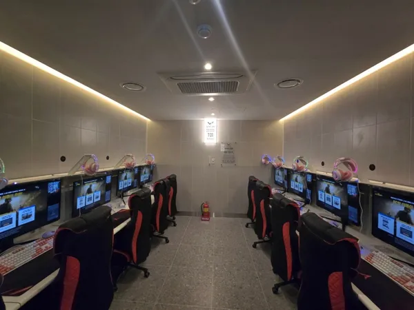 브이원PC LAB 창신점 사진 3