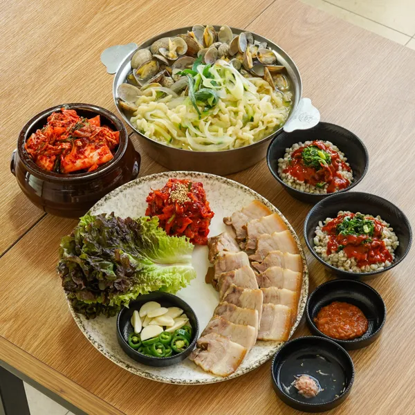 원조 죽림홍두깨 칼국수보쌈 청주본점 사진 4