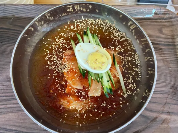 고래밀면 사진 2