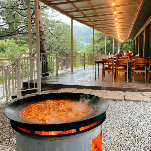 솥뚜껑닭볶음탕 가평본점 사진 4