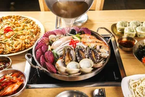 Park Seunggwang Haemul Son Kalguksu Geomdan Shin City Main Branch
