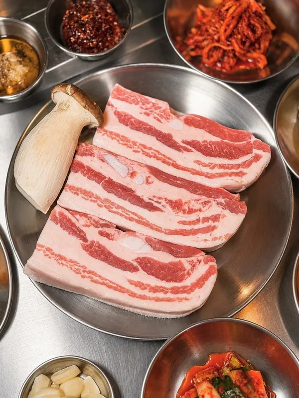 두껍 충무로점 사진 3