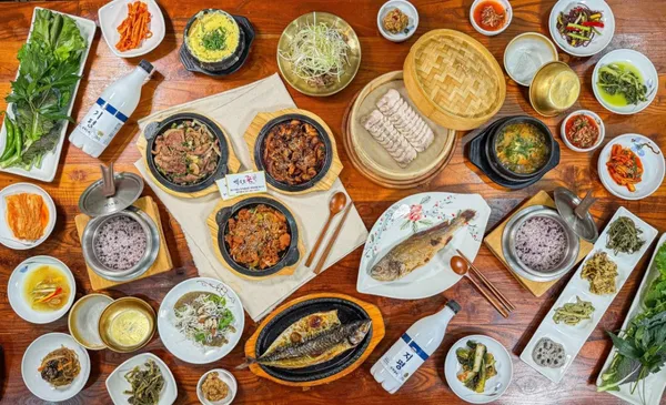 백운애꽃 한정식&쌈밥