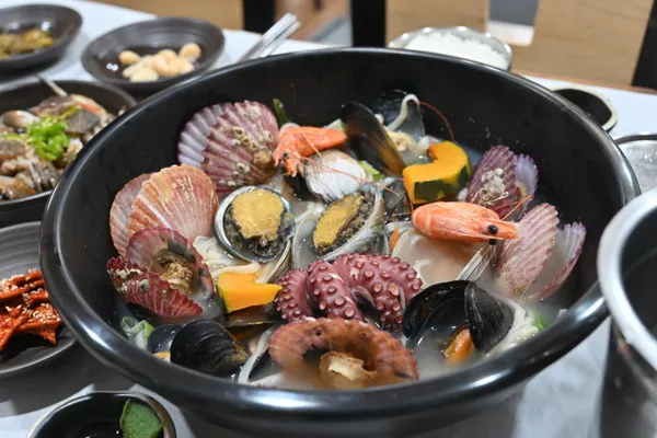 예이제해물듬뿍칼국수 게장