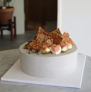 Momo Cake
