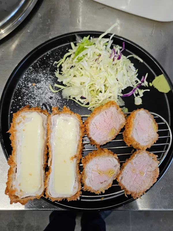 돈까스겸 사진 2