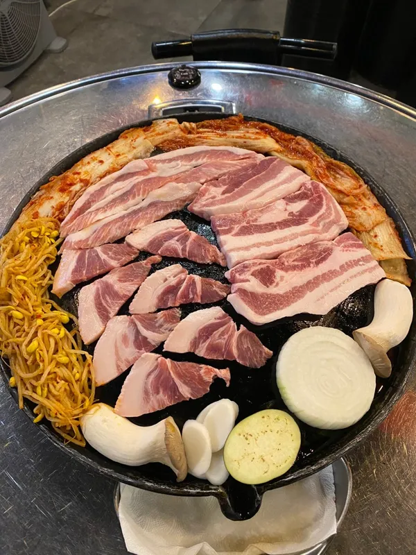 낭만솥뚜껑 여의도점 사진 2