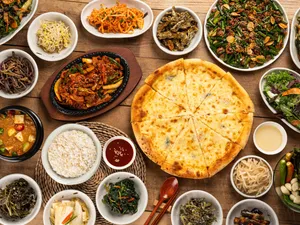 Hyojadongboribap&sotttukkeongsamgyeopsal Sejongdajeong