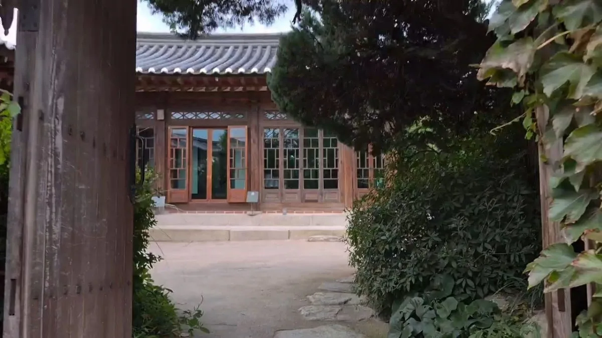Baekinje House, main photo