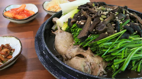 놀부능이버섯백숙 사진 4