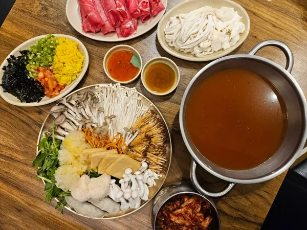 구좌리 얼크니손칼국수 분당금곡직영점 사진 2