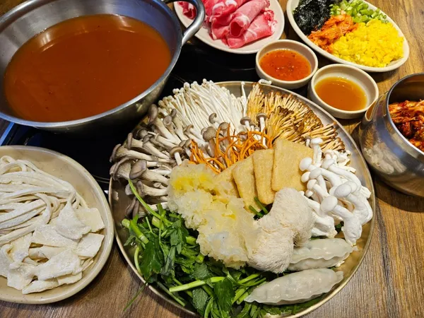 구좌리 얼크니손칼국수 분당금곡직영점 사진 3
