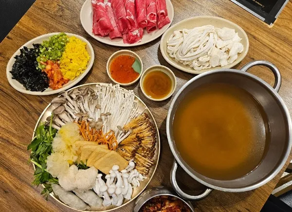 구좌리 얼크니손칼국수 분당금곡직영점 사진 5