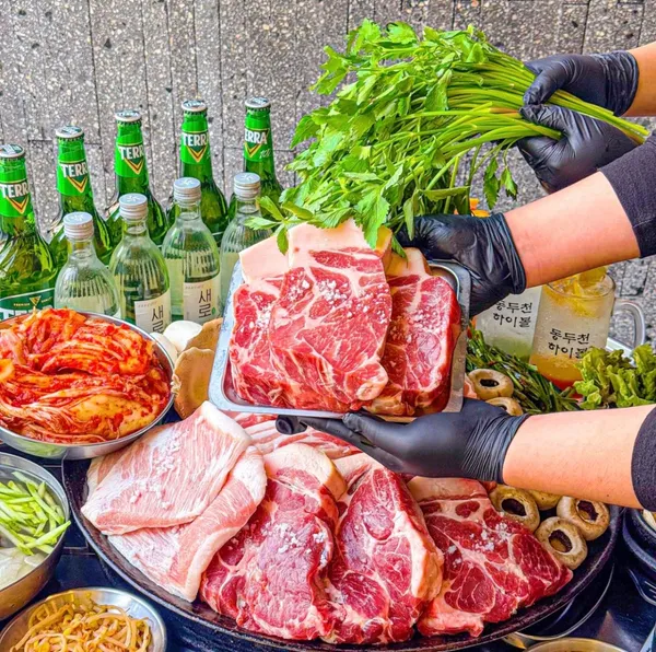 동두천솥뚜껑삼겹살 강남역점 사진 2