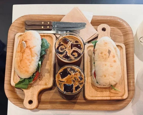 앨리스토리커피 양재 사진 3