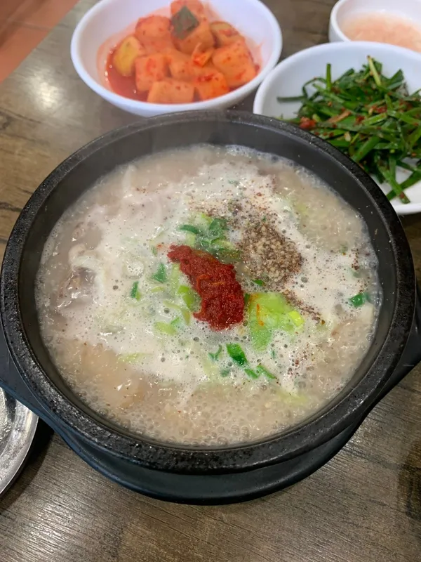 신의주왕족발순대국 사진 2