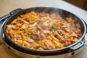 Memilkkot Dakgalbi Makguksu