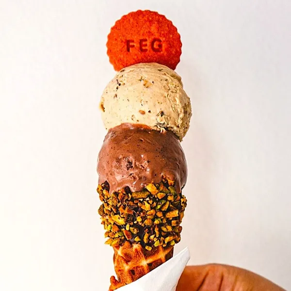 Peg, photo 3