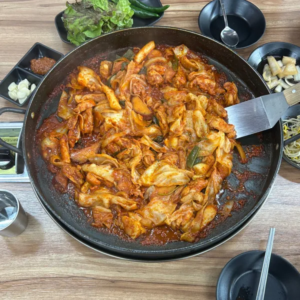 원조칠성통황금닭갈비칼국수 신제주점 사진 4