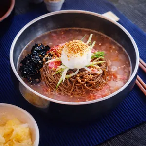 Geumhwajeong Makguksu