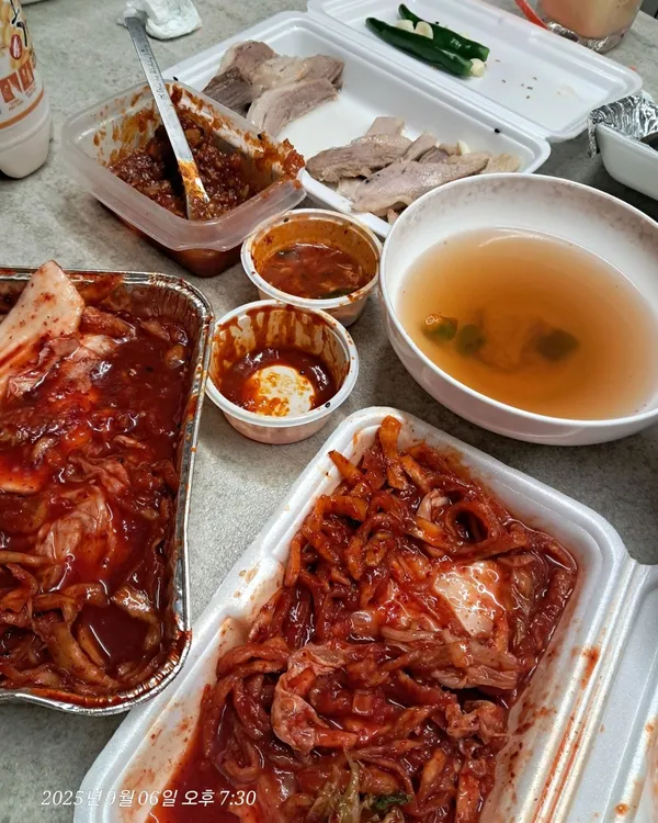 옹고집할머니족발보쌈 본점 사진 3