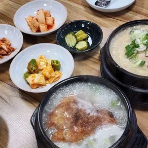 ミョンプムサムゲタン