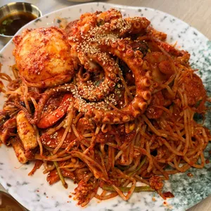 Cheongdam Haemuljjim & Son Kalguksu