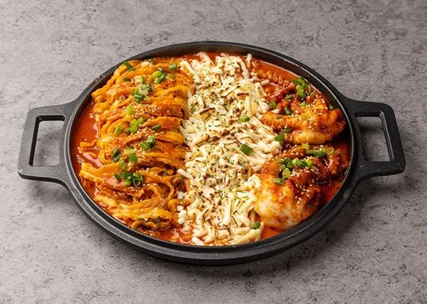가로수 그늘 아래 사진 3