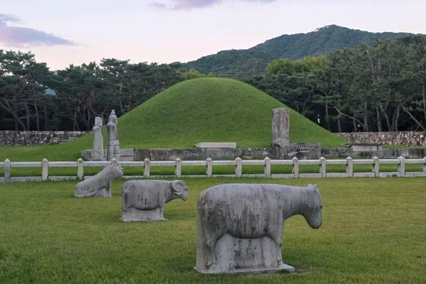 김해수로왕릉