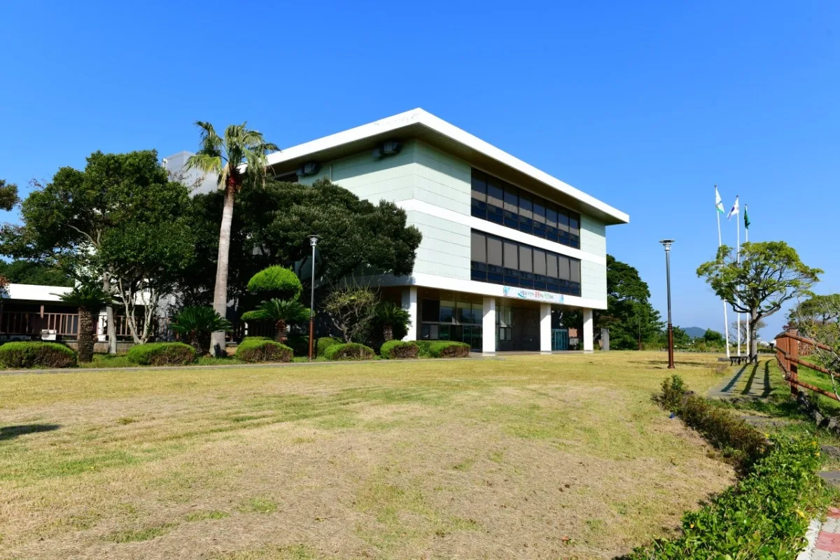 Udang Library, main photo