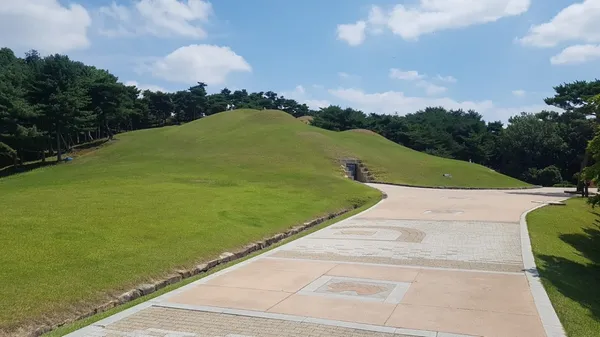Gongju Muryeongwangneung and Wangneungwon