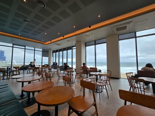 Starbucks Gangneung Gangmun Beach, photo 3