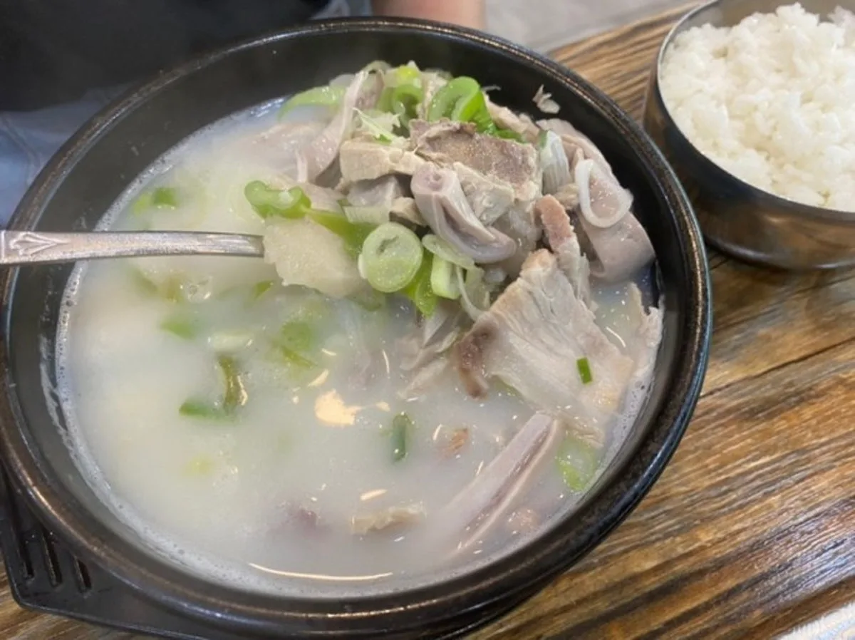 Wondwaeji Gukbap, main photo