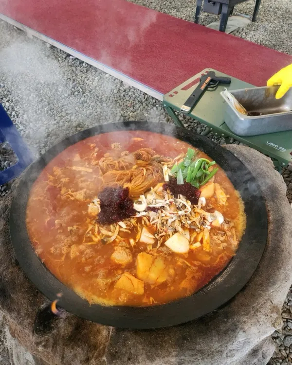 수미가 솥뚜껑