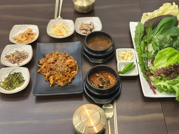 윤훈식농가쌈밥 군위점