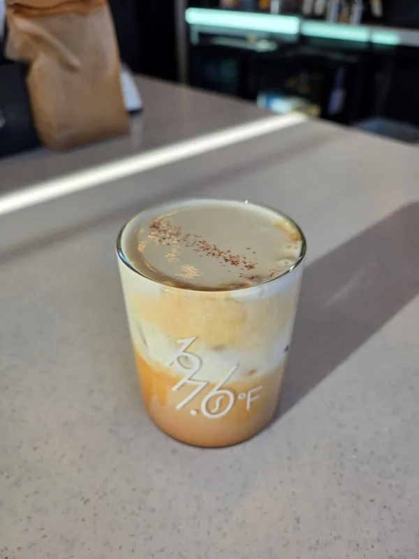 197.6ファシ カフェの写真3