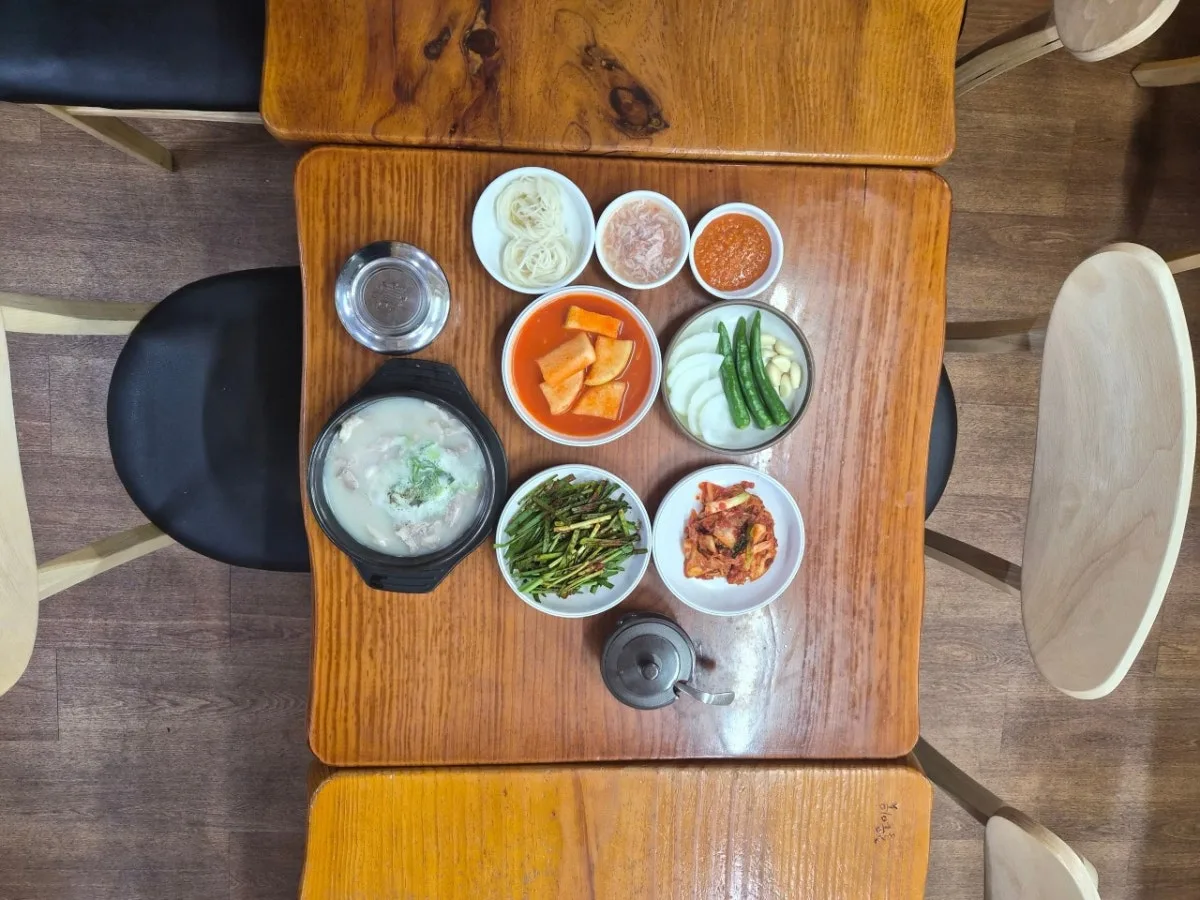 장미돼지국밥 대표 사진
