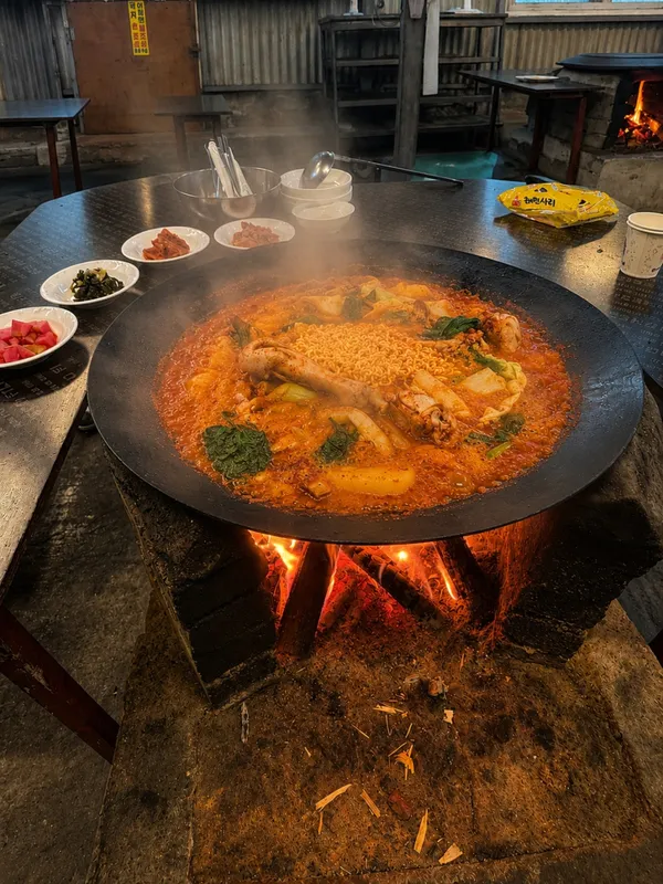 민기남씨네솥뚜껑닭매운탕