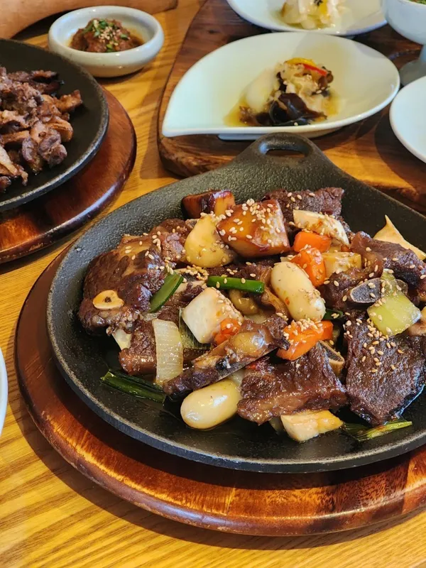 전농부의 풀꽃밥상 팔공본점 사진 4