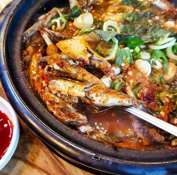 장군멸치회촌