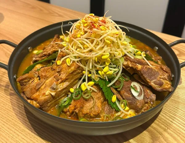 얼큰한뼈해장국 수원인계점 사진 2
