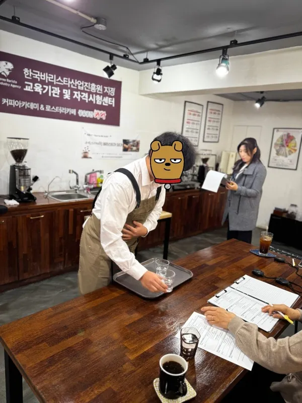 로스터리카페 빨강 사진 4
